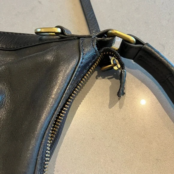 Frye Claude Hobo purse in Black leather - Picture 4 of 11